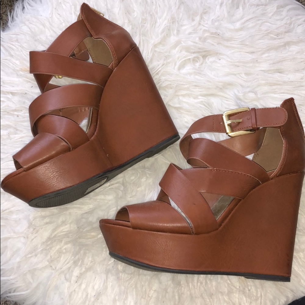 Tan wedges with gold details.